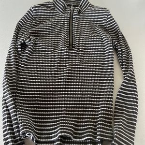 A Hollister Long Sleeve Women’s shirt: xs